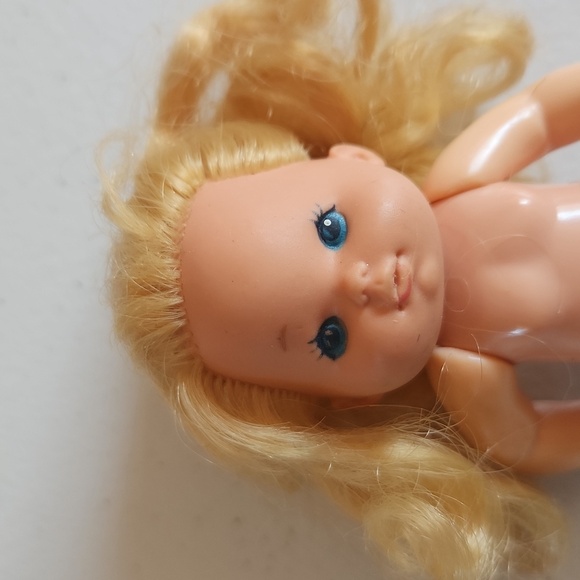 Mattel 1976 Heart Family Toddler Girl Blond Hair Blue Eyes 4 in Vintage Doll - Picture 2 of 4